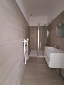 For sale Chalons-en-champagne 2 rooms 44 m2 Marne (51000) photo 2