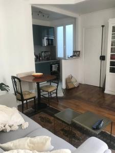 For rent Paris-18eme-arrondissement 2 rooms 37 m2 Paris (75018) photo 1
