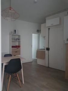 For rent Paris-17eme-arrondissement 2 rooms 27 m2 Paris (75017) photo 2