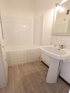 For rent Nantes 1 room 28 m2 Loire atlantique (44000) photo 2