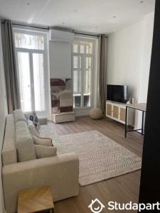 Louer Appartement Marseille-6eme-arrondissement Bouches du Rhone