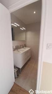 For rent Nantes 1 room 10 m2 Loire atlantique (44300) photo 3