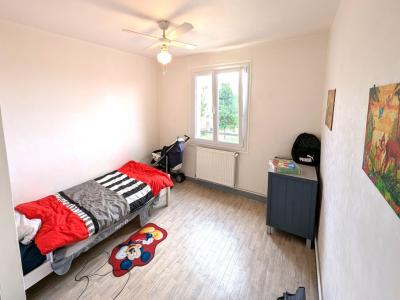 For sale RSIDENTIEL 4 rooms 63 m2 Loire (42300) photo 4