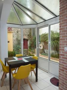 For sale Cholet 8 rooms 180 m2 Maine et loire (49300) photo 3
