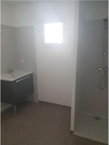 For rent Velleron 2 rooms 46 m2 Vaucluse (84740) photo 2