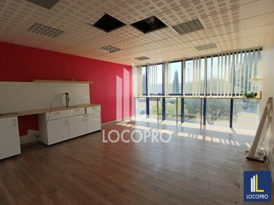 Louer Commerce 2390 m2 Milles