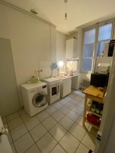 For rent Lyon-1er-arrondissement 3 rooms 83 m2 Rhone (69001) photo 2