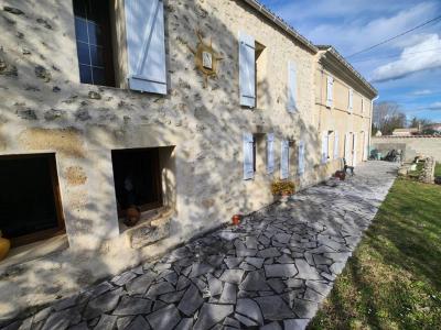 For sale Pugnac 5 rooms 196 m2 Gironde (33710) photo 1