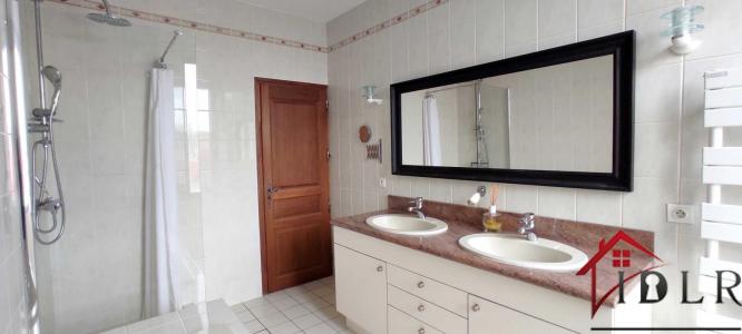 For sale Oyonnax 5 rooms 175 m2 Ain (01100) photo 3