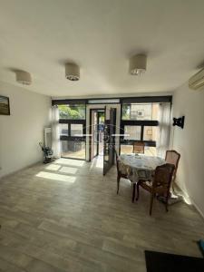 For sale Saint-martin-de-crau 4 rooms 108 m2 Bouches du Rhone (13310) photo 2