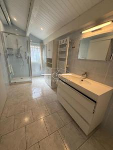 For sale Saint-martin-de-crau 4 rooms 108 m2 Bouches du Rhone (13310) photo 3
