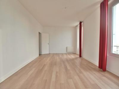 For sale CHOLET ENTRE GARE ET RPU 3 rooms 81 m2 Maine et loire (49300) photo 0
