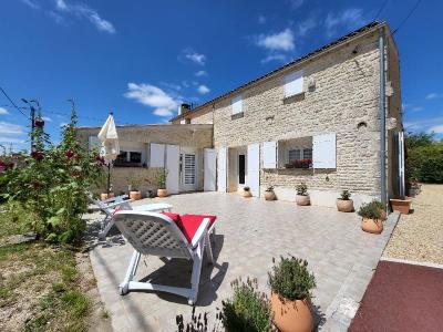 For sale 5 rooms 163 m2 Charente maritime (17510) photo 0