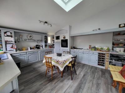For sale 5 rooms 163 m2 Charente maritime (17510) photo 2