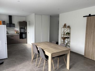 For rent Vaire 4 rooms 87 m2 Vendee (85150) photo 2