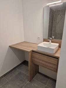 For rent Saint-jean-de-la-ruelle 3 rooms 63 m2 Loiret (45140) photo 2