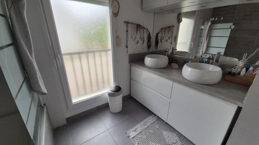 For sale 4 rooms 81 m2 Herault (34130) photo 4