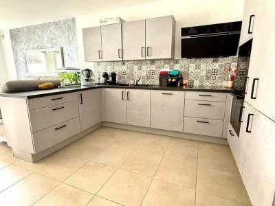 For sale Miramas 5 rooms 89 m2 Bouches du Rhone (13140) photo 4