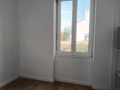 For sale 15 MN  PIEDS DU MARCH 2 rooms 32 m2 Charente maritime (17000) photo 3