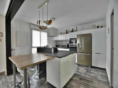 For sale CHOLET BOURGNEUF 6 rooms 111 m2 Maine et loire (49300) photo 1