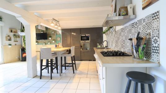 For sale CENTRE VILLAGE 5 rooms 106 m2 Gironde (33710) photo 0