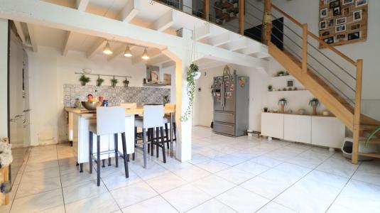 For sale CENTRE VILLAGE 5 rooms 106 m2 Gironde (33710) photo 2