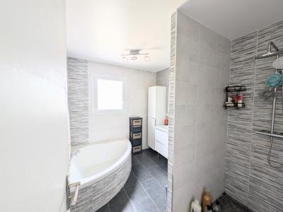 For sale Gan 4 rooms 105 m2 Pyrenees atlantiques (64290) photo 2