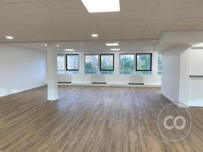 For rent Issy-les-moulineaux 1648 m2 Hauts de Seine (92130) photo 2