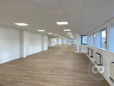 For rent Issy-les-moulineaux 1648 m2 Hauts de Seine (92130) photo 4