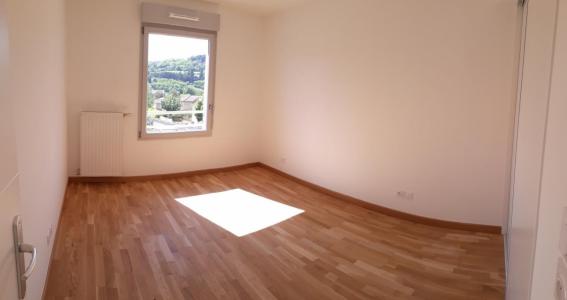 Louer Appartement 68 m2 Poncin
