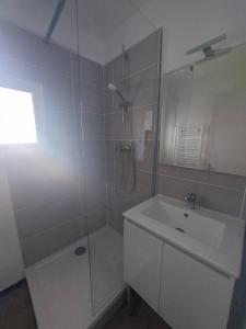 For rent Sorgues 4 rooms 80 m2 Vaucluse (84700) photo 2