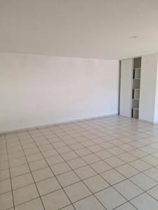 For rent Entraigues-sur-la-sorgue 3 rooms 82 m2 Vaucluse (84320) photo 3