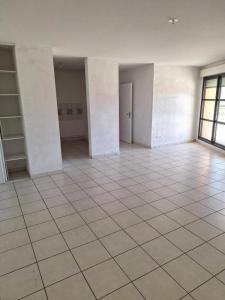 For rent Entraigues-sur-la-sorgue 3 rooms 82 m2 Vaucluse (84320) photo 4