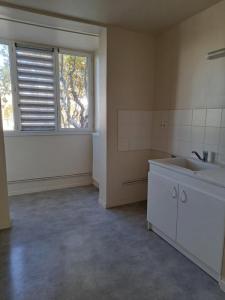 For rent Orange 3 rooms 54 m2 Vaucluse (84100) photo 3