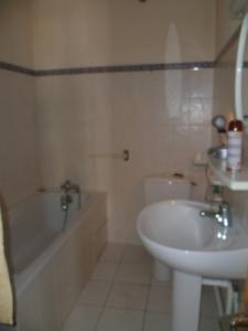 For sale COEUR DE VILLE 2 rooms 38 m2 Herault (34340) photo 4