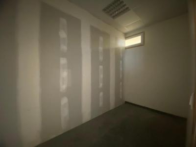 Louer Local commercial Bernis 18720 euros