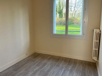 For sale Descartes 4 rooms 69 m2 Indre et loire (37160) photo 4