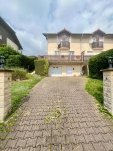 Annonce Location 5 pices Maison Peron 01