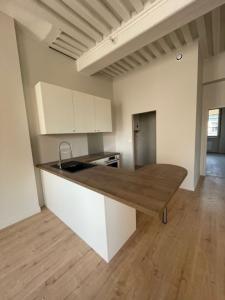 For rent Lyon-4eme-arrondissement 3 rooms 107 m2 Rhone (69004) photo 1