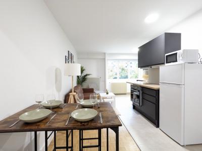 For rent Paris-15eme-arrondissement 5 rooms 20 m2 Paris (75015) photo 1