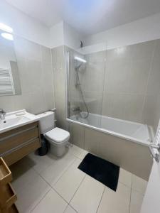 For rent Paris-15eme-arrondissement 6 rooms 29 m2 Paris (75015) photo 2