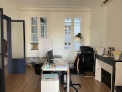 Louer Commerce 123 m2 Bordeaux
