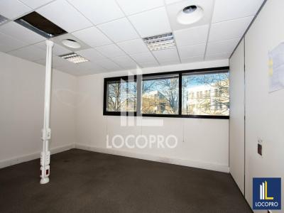 Louer Bureau 526 m2 Milles