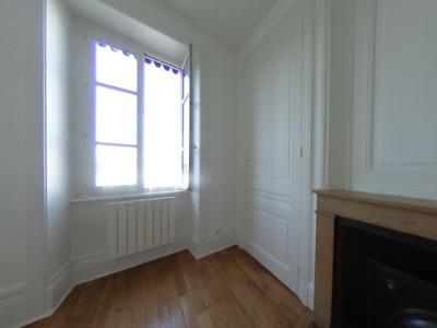 For rent Lyon-7eme-arrondissement 3 rooms 55 m2 Rhone (69007) photo 2