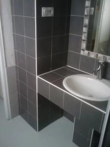 For rent Nice 2 rooms 57 m2 Alpes Maritimes (06100) photo 3