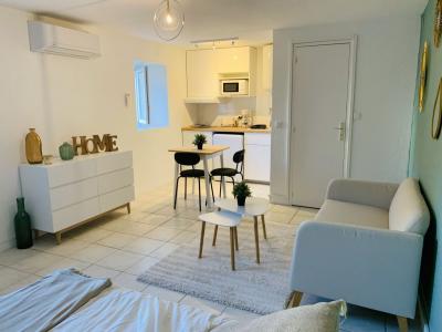 For sale CENTRE VILLE 3 MN 1 room 22 m2 Gard (30100) photo 1
