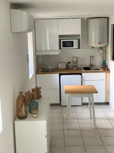 For sale CENTRE VILLE 3 MN 1 room 22 m2 Gard (30100) photo 2