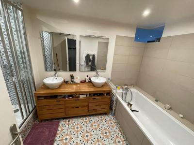 Louer Appartement 65 m2 Paris-20eme-arrondissement
