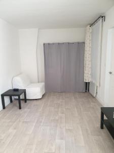 Louer Appartement Paris-18eme-arrondissement 976 euros