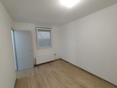 For sale 3 rooms 54 m2 Sarthe (72140) photo 3